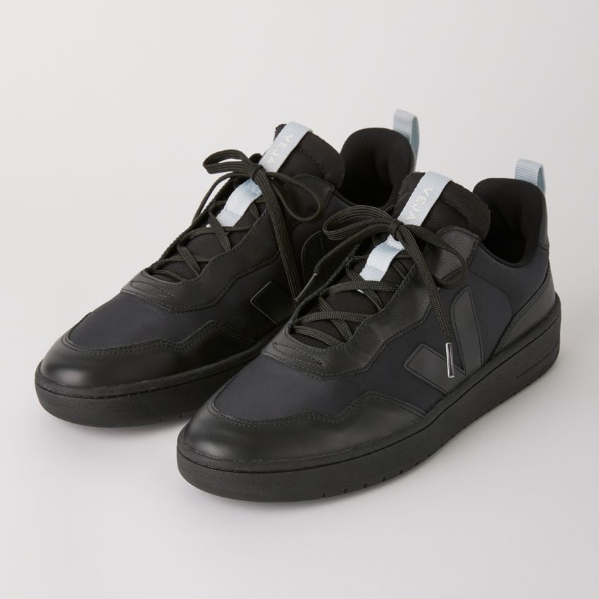 「V-90」3万4650円／VEJA・CFCL