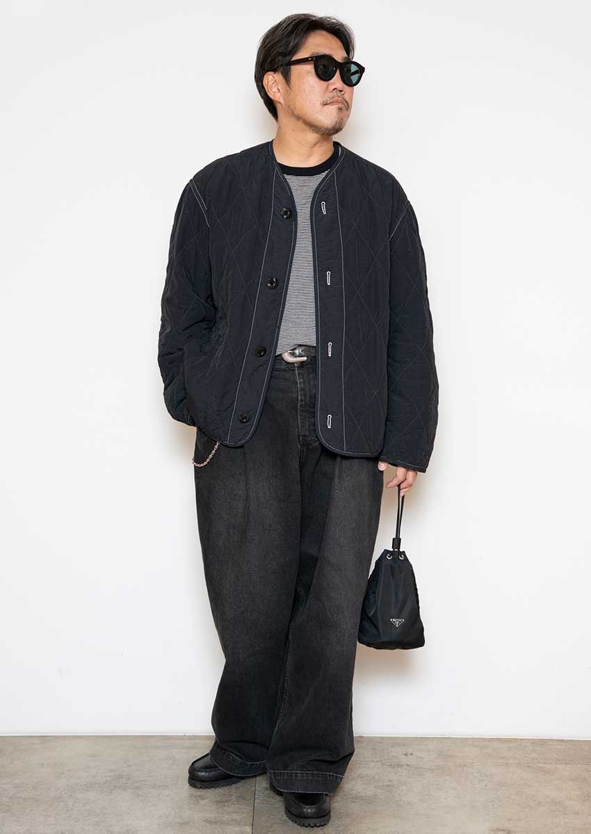 ジャケット／OAMC、カットソー／シュタイン、デニムパンツ／スタジオニコルソン、バッグ／プラダ、シューズ／ティンバーランド（すべて私物）