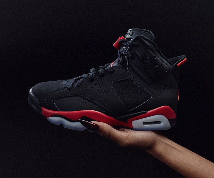 「エア ジョーダン ６ インフラレッド “セールスマン”」3万2340円／ナイキ（ナイキ カスタマーサービス　0120-6453-77）