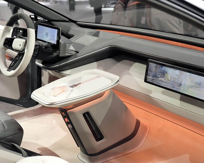 まだまだ面白い未来のエンジン車！宇宙船のようなカローラや牛糞で走るスズキ車、数億円のBMWなど - 11枚目の画像