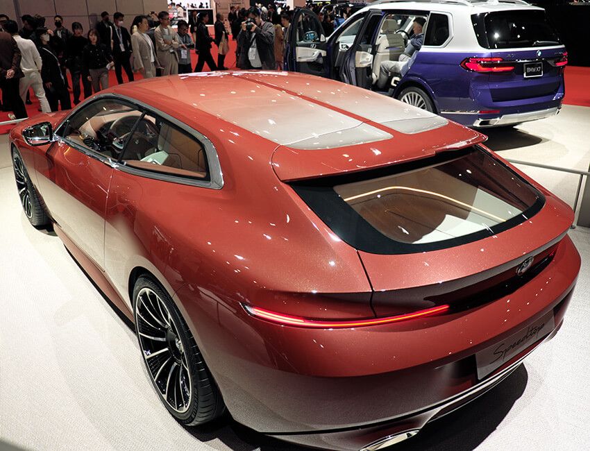 まだまだ面白い未来のエンジン車！宇宙船のようなカローラや牛糞で走るスズキ車、数億円のBMWなど - 9枚目の画像