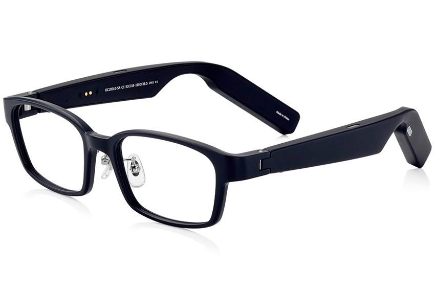 すっきりとしたシルエットが特徴のスクエアタイプ「OC2001E-5A」（ブラック）1万6500円／OWNDAYSお客様窓口