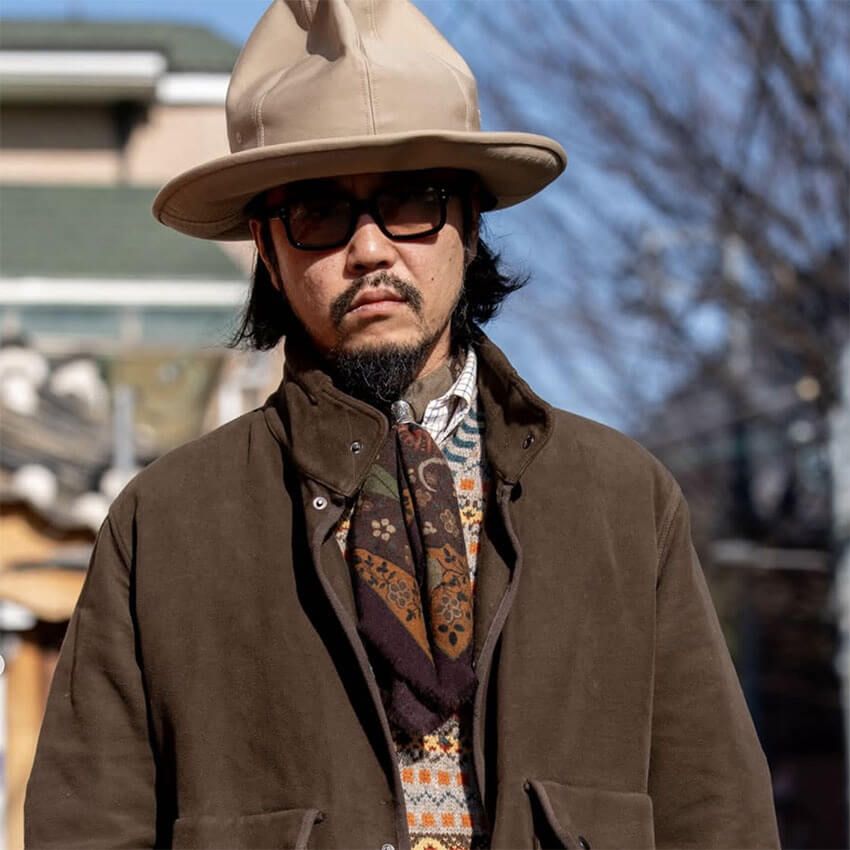 隅谷洋平●1978年生まれ。’98年にビームス ジャパンのオープニングスタッフとして入社し、新宿のビームスジャパン、丸の内店、銀座店を経て、’17年に韓国のソウルへ移住。現在はセレクトショップ「バーバーショップ（BARBERSHOP）」のスタッフとして活躍。休みの日も古着店を巡るほどの服好き。韓国グルメにハマり、移住してから体重は10kg増。韓国人より辛いものを食べる。Instagram：@sumitani78