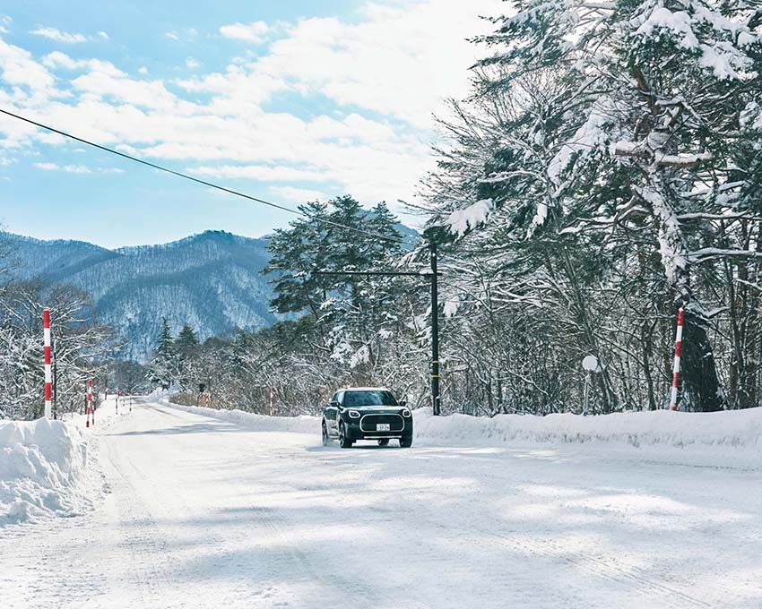 ※撮影車両は、「MINI COUNTRYMAN SE ALL 4」。サイズ：全長4445×全幅1845×全高1640mm。荷室容量：505L（最大1530L）。678万円〜