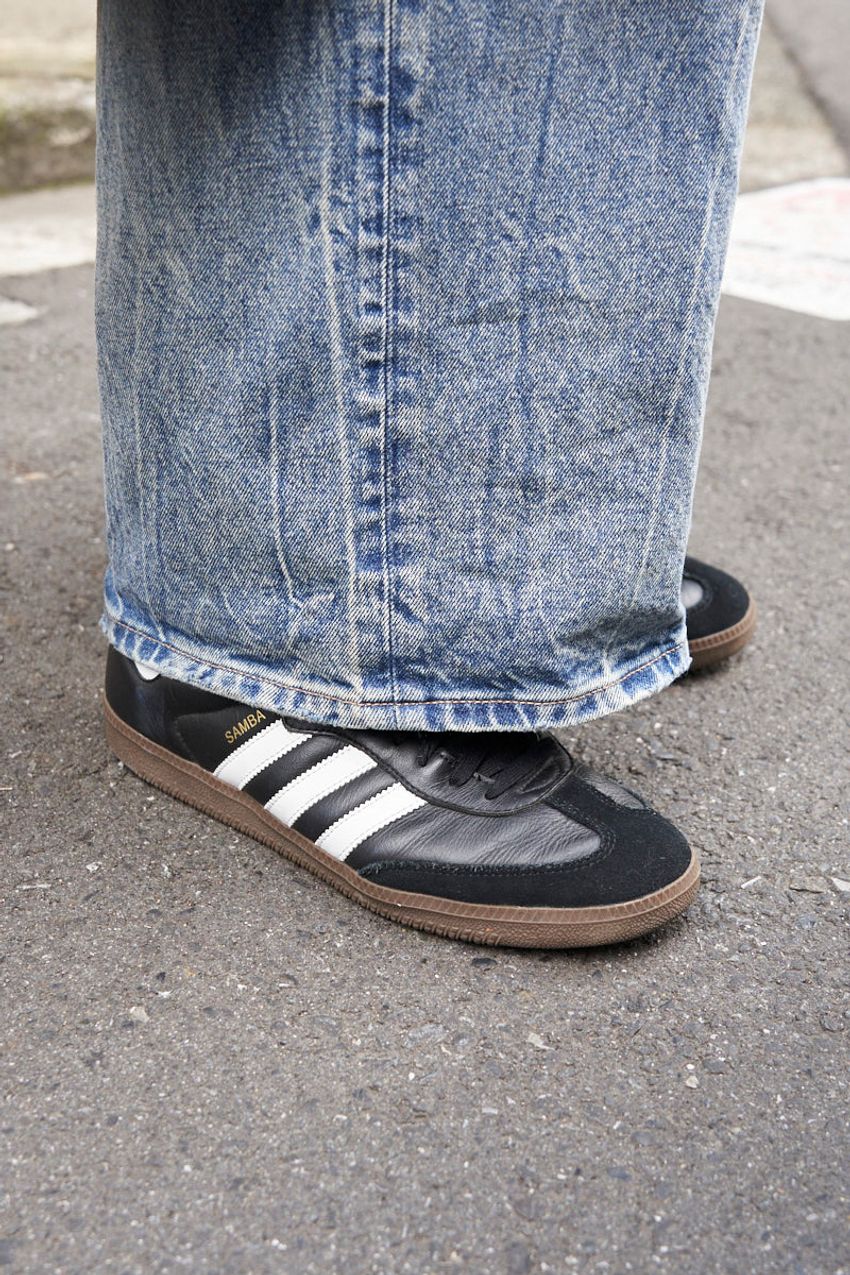 「ロングコートの足元はスニーカー派」。5名のコーデ上手を街角スナップで招集！ - 6枚目の画像