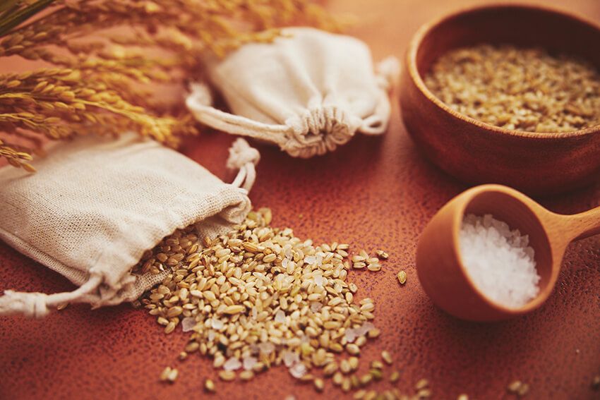 農家の手仕事「玄米カイロづくり」は3月14日まで。