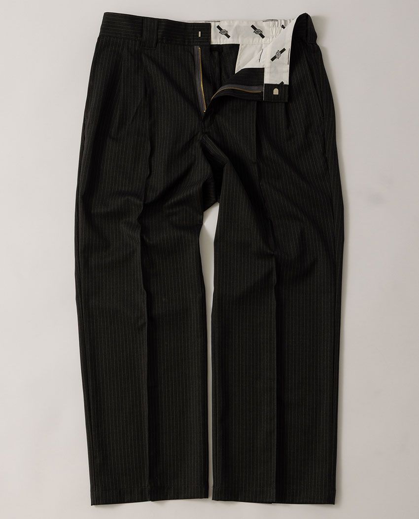 大注目の別注ディッキーズが今季も到着！スラックスとダブルニーの2型、見逃し厳禁な“サタデーズ仕様” - 1枚目の画像