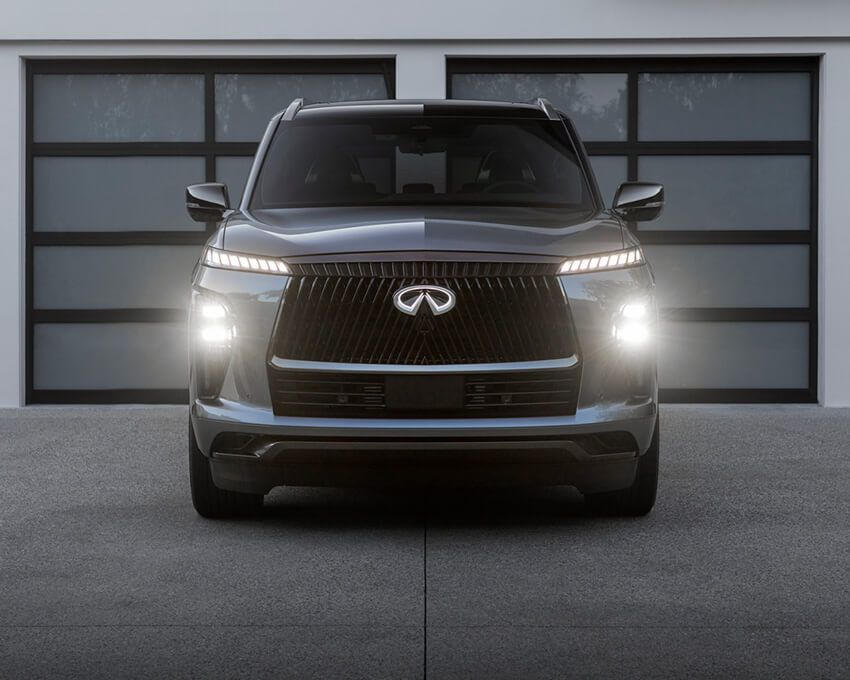 インフィニティQX80の2026年モデル。フロントグリルのデザインは竹林からイメージされた。