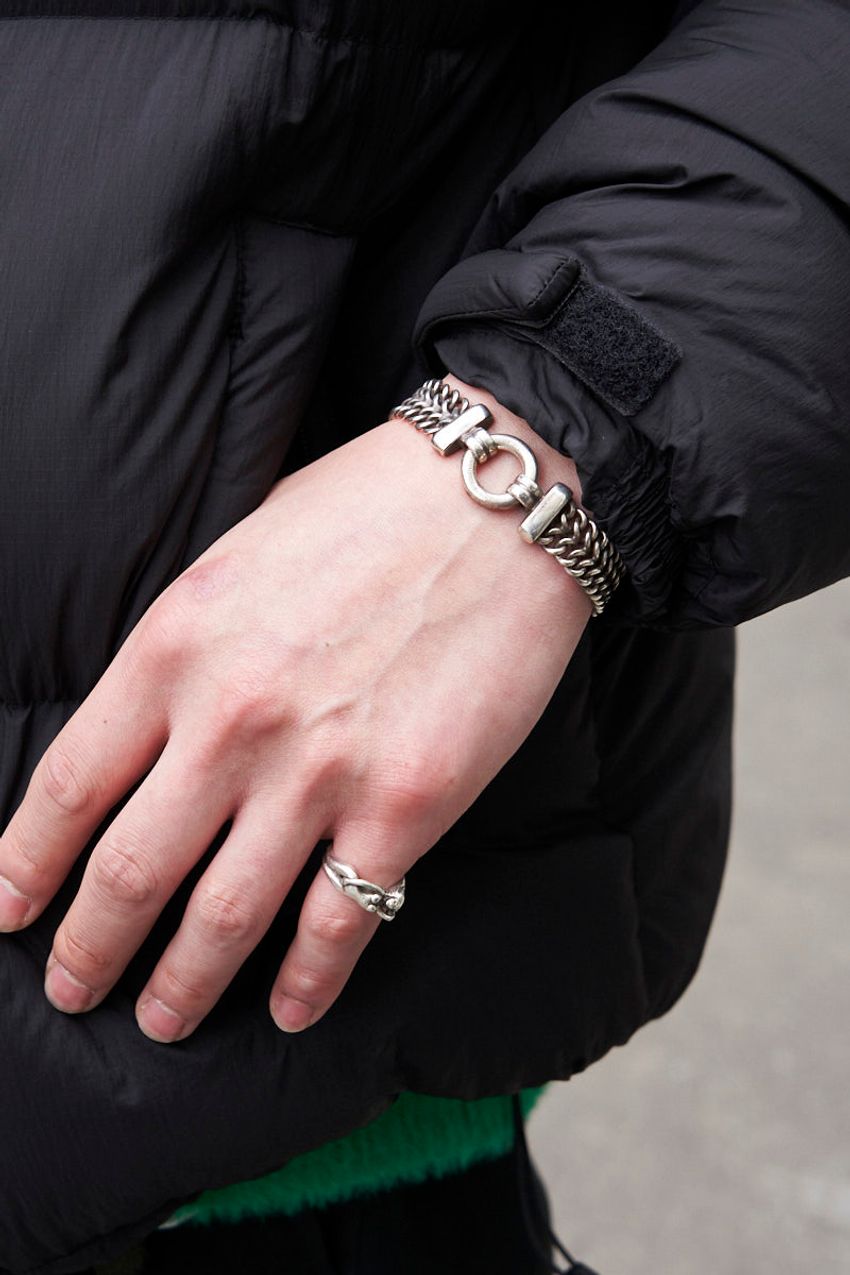 カーディガンを効果的に利かせたコーディネイト5選！ 配色＆レイヤードの巧みさに注目 - 3枚目の画像