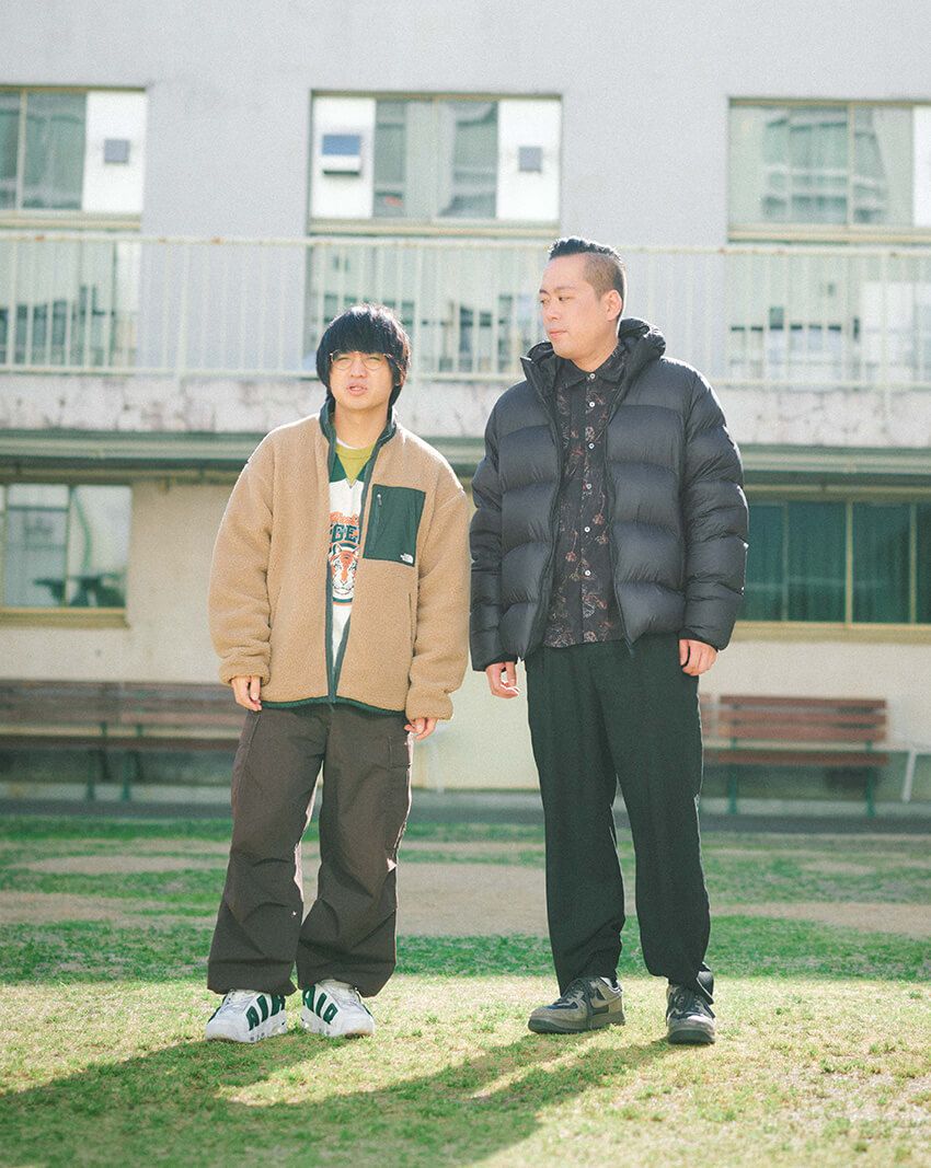 エバース佐々木＆町田の私服姿をパパラッチ！35万円のモンクレールを公開、GUのパンツをコンビで愛用！ - 1枚目の画像