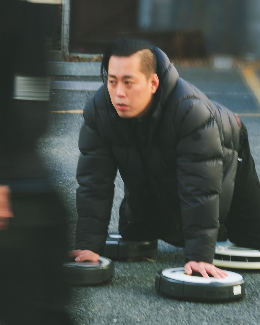 エバース佐々木＆町田の私服姿をパパラッチ！35万円のモンクレールを公開、GUのパンツをコンビで愛用！ - 16枚目の画像