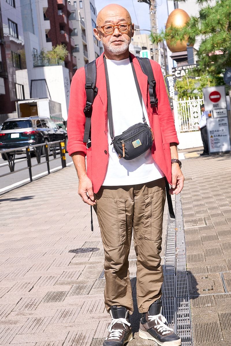 ジャケット、パンツ＝ともにトゥモローランド