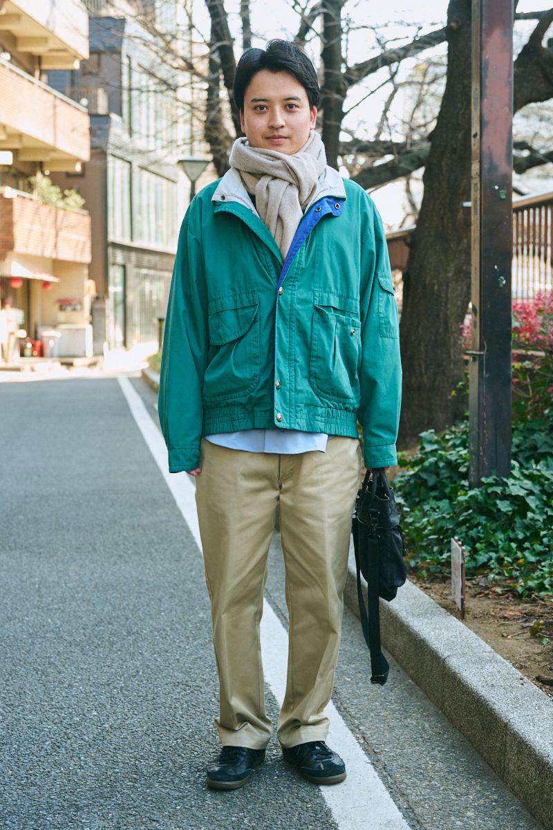 ジャケット、バッグ＝ともに古着