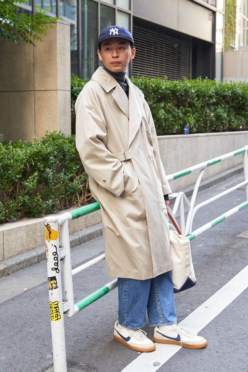 クラシックなロングコートに“ハズし”のキャップが好バランス！"黄金比"をものにした5人のスナップ - 2枚目の画像
