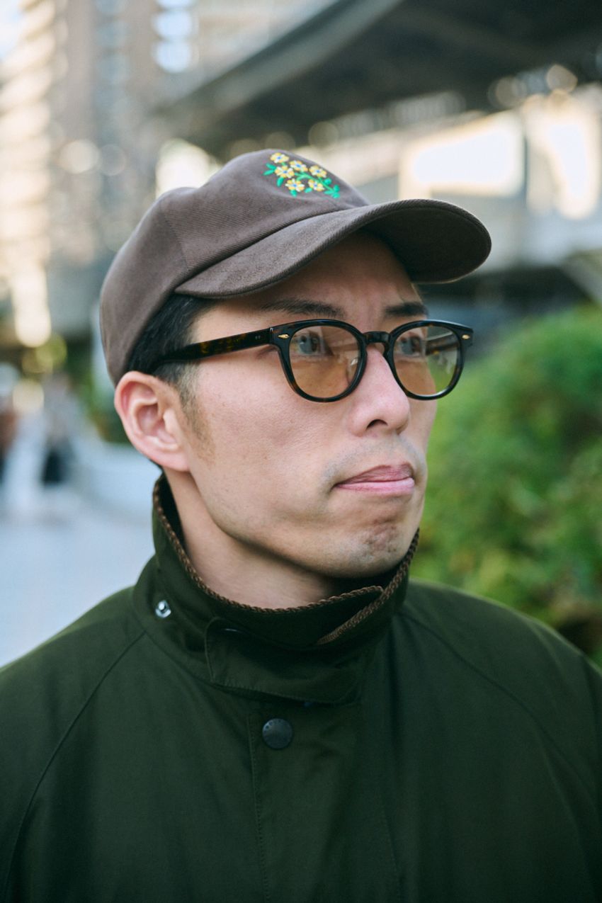 クラシックなロングコートに“ハズし”のキャップが好バランス！"黄金比"をものにした5人のスナップ - 5枚目の画像