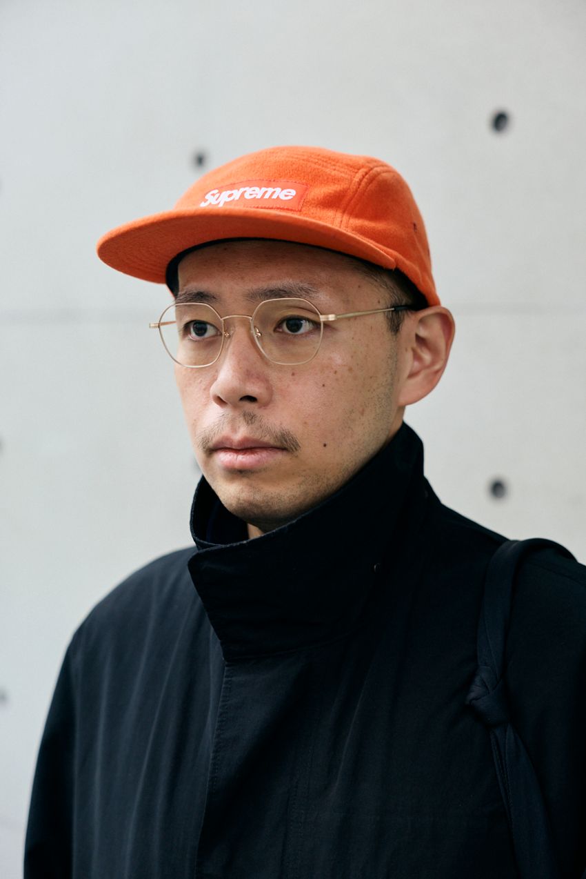 クラシックなロングコートに“ハズし”のキャップが好バランス！"黄金比"をものにした5人のスナップ - 6枚目の画像