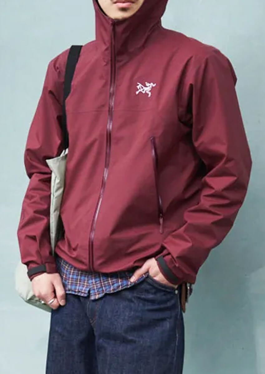 「フード付きアウター」みんな何を着てる？ どう着てる？着用者5名を街角パパラッチ！ - 1枚目の画像