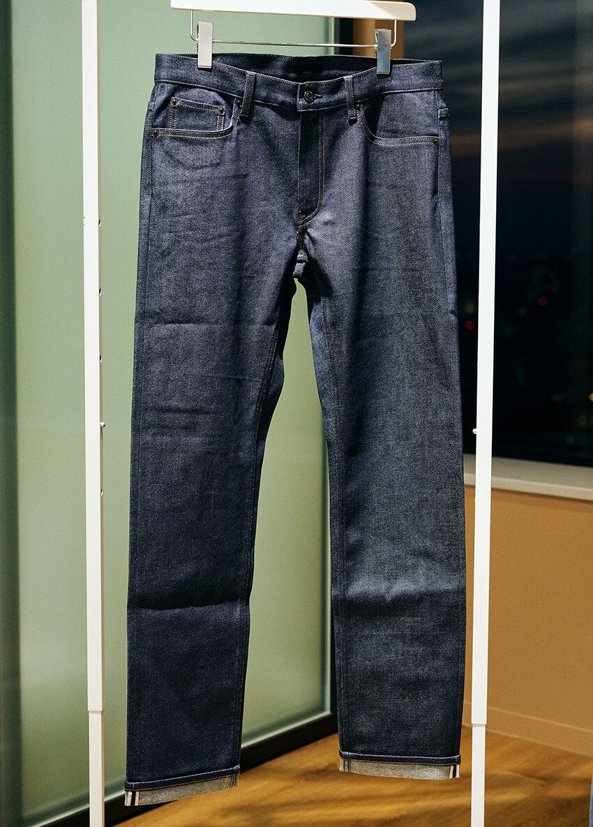 「スリムストレートジーンズ」4990円／ユニクロ