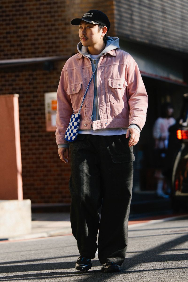 ジャケット、帽子＝ともにビズビム