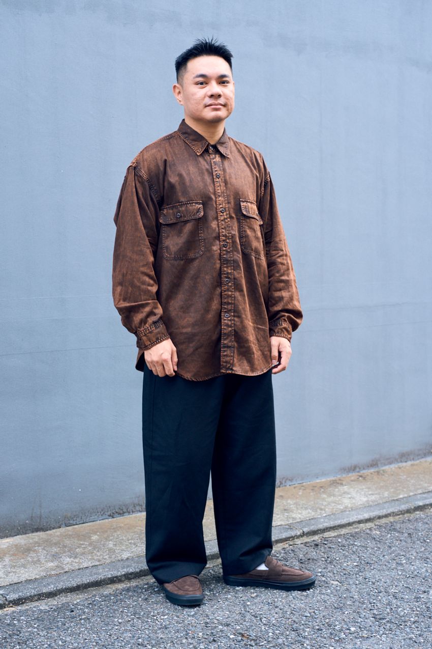 シルエットがきれいな「コス」のパンツは街でも愛用者多数！洒落た5名の好例をスナップで - 8枚目の画像