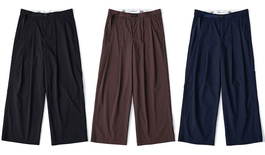 「White Mountaineering × Dickies 2 TUCK PANTS」左からBlack、BROWN、 NAVY。3万6300円／ホワイトマウンテニアリング　代官山店　03-6416-5381