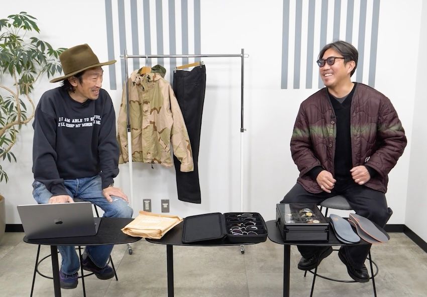 ［左］原 亮太●OCEANS統括編集長。’79年生まれ。落語好きな愛知県出身者。スウェット／◎後送◎、パンツ／ヒステリックグラマー、シューズ／ヴァンズ、ハット／ステットソン（すべて私物）［右］菊池陽之介●’79年生まれ。スタイリスト熊谷隆志氏に師事し、2004年に独立した敏腕。OAMC、黒Vネックニット／スローン、パンツ／MM6、シューズ／オーラリー（すべて私物）