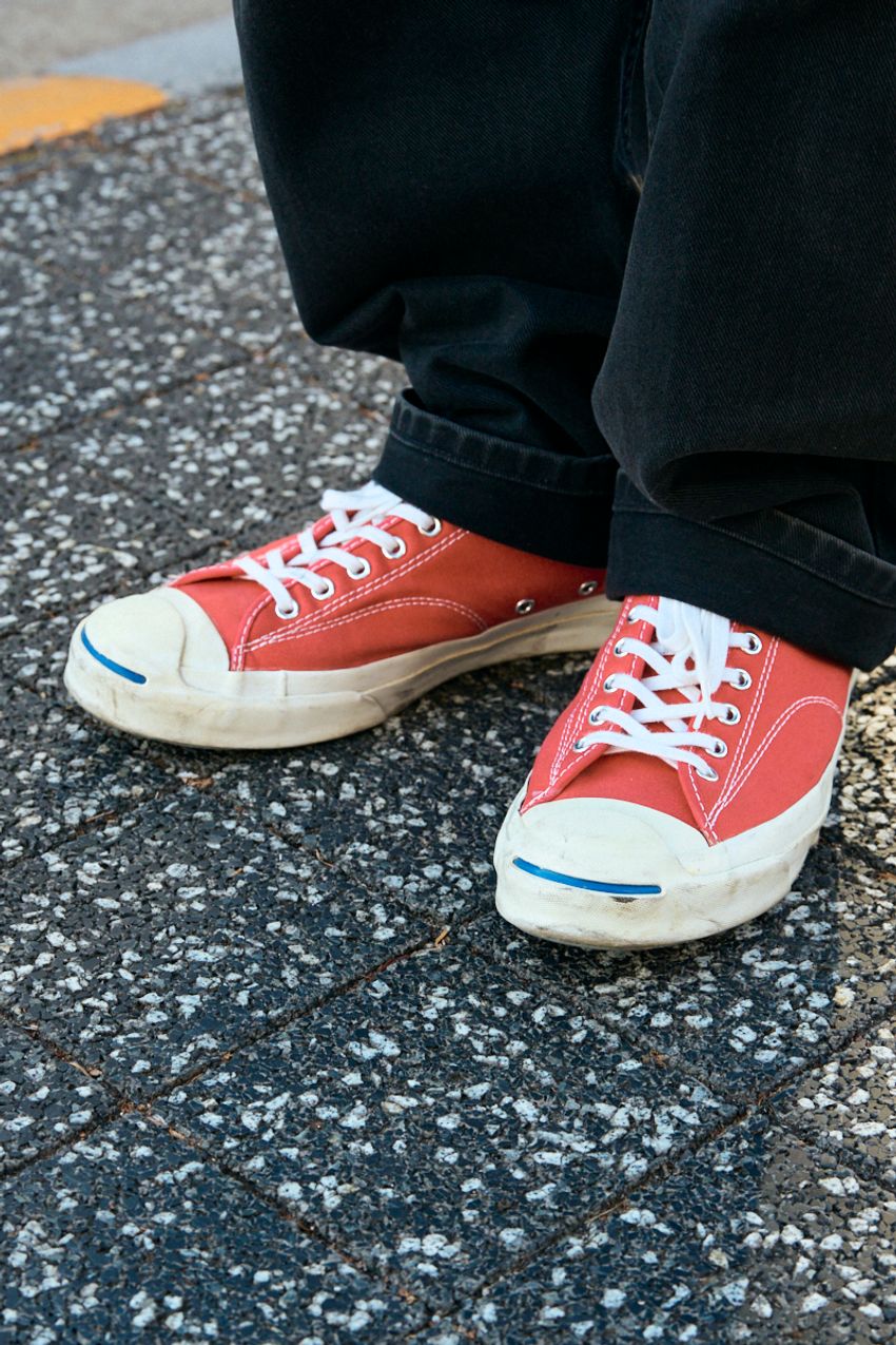 そろそろ装いに彩りが欲しい！色付きコンバース、通称“カラコン”スナップ5選。足元から春支度を - 3枚目の画像