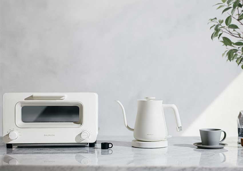 読者プレゼント】機能美を追求した電気ケトル「バルミューダ ザ