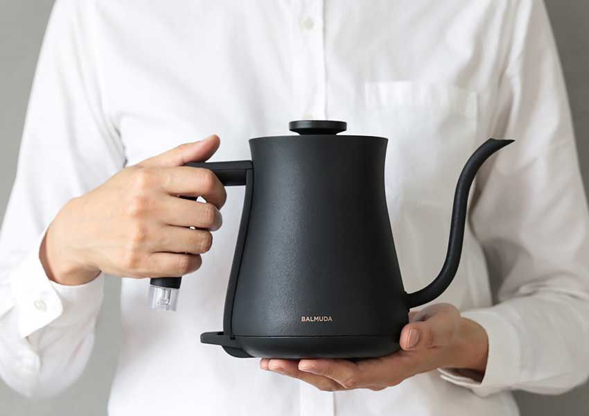 「バルミューダ ザ・ポット（BALMUDA The Pot）」［本体のみ：H170×W269×D128mm、電源ベース込み：H194×W269×D142mm、電源 AC100V 50/60Hz、定格消費電力 1200W、電源コード長さ 約1.3m］1万4960円／バルミューダ　balmuda.com