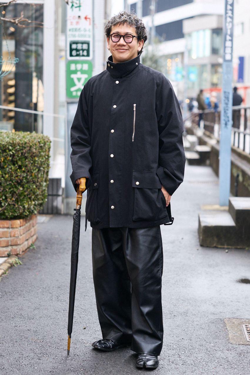 街で見つけた“ブラックコーデ”の達人5名を勝手に招集！全身黒コーデを単調に見せない“素材使い” - 5枚目の画像