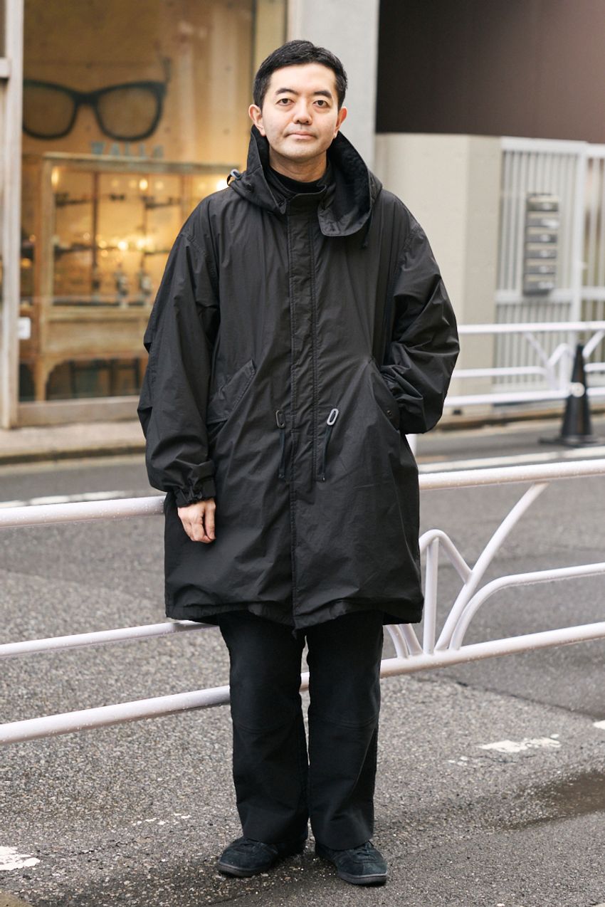 街で見つけた“ブラックコーデ”の達人5名を勝手に招集！全身黒コーデを単調に見せない“素材使い” - 6枚目の画像