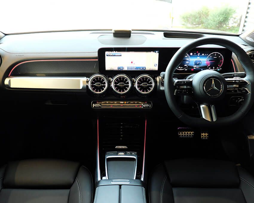 ナッパレザーのスポーツステアリング。