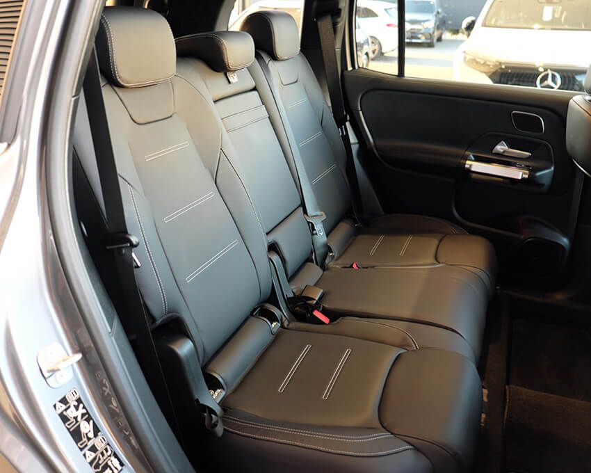 本革内装が標準装備。