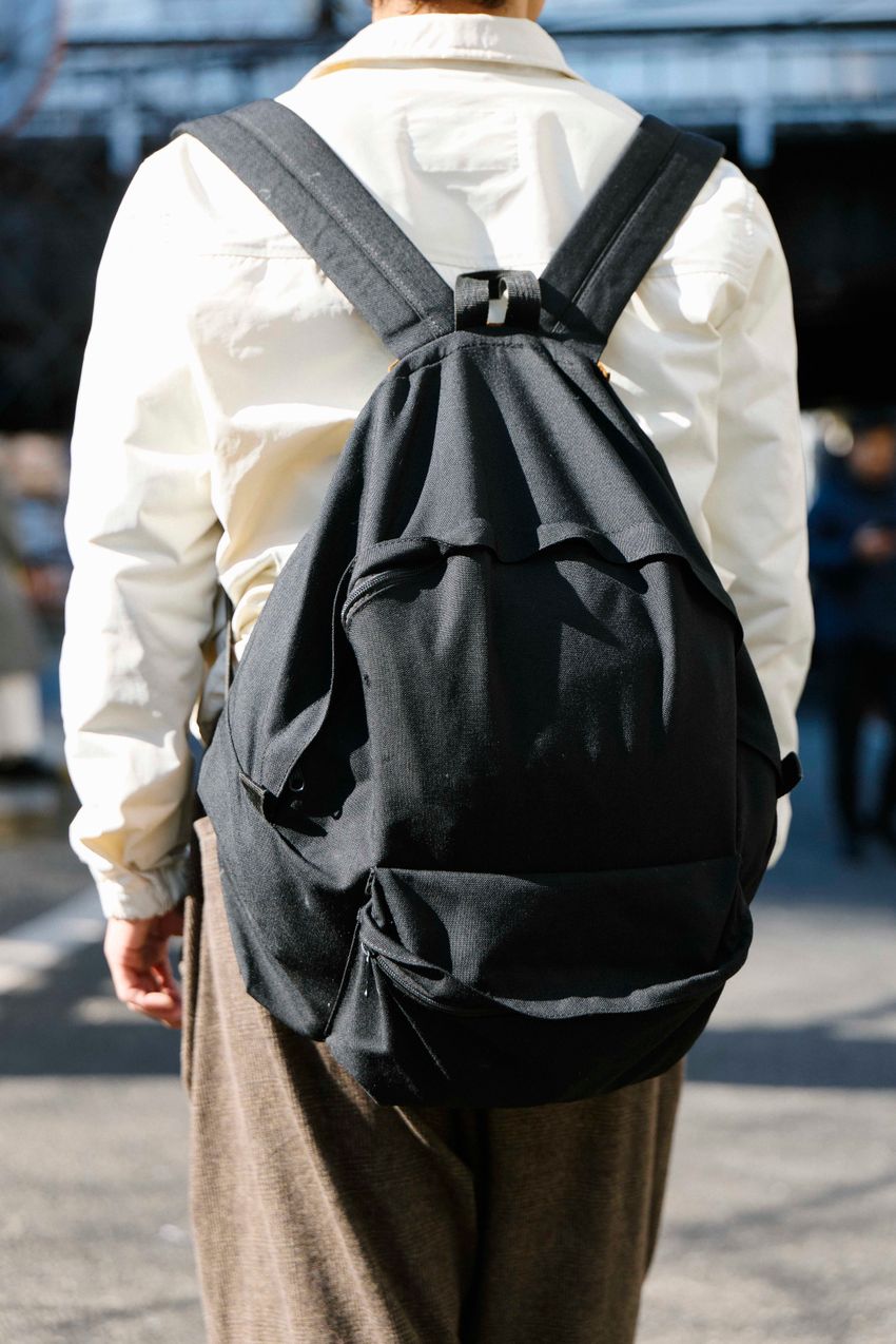 「黒バックパック、みんな何持ってる？」街角のリアルな答えは、ギャルソン、アーク、グレゴリーetc. - 5枚目の画像