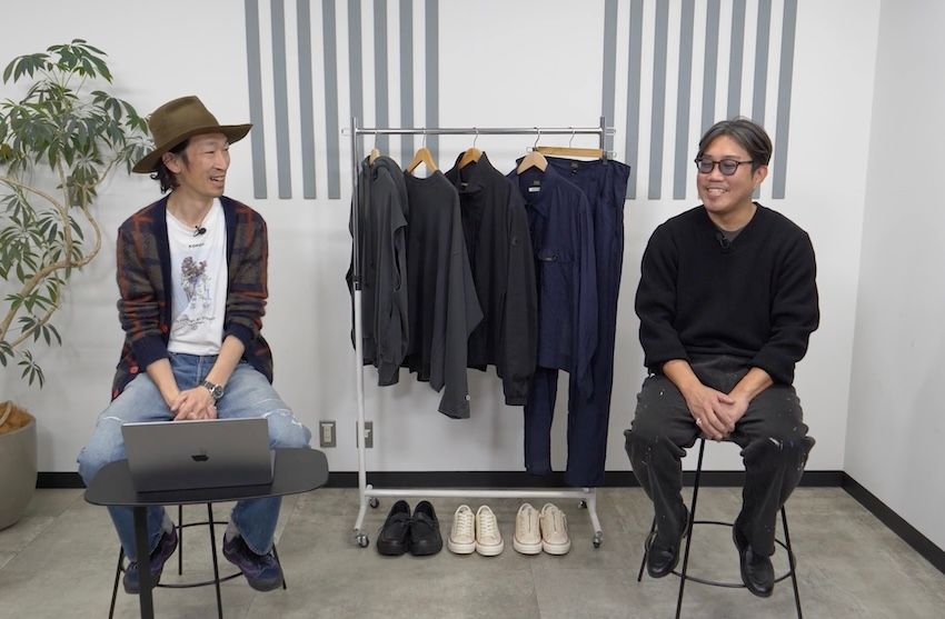 ［左］原 亮太●OCEANS統括編集長。’79年生まれ。落語好きな愛知県出身者。カーディガン／ジャイサバティーノ、Tシャツ／ココリ、デニム／ヒステリックグラマー、シューズ／ヴァンズ（すべて私物）［右］菊池陽之介●’79年生まれ。スタイリスト熊谷隆志氏に師事し、2004年に独立した敏腕。黒Vネックニット／スローン、パンツ／MM6、靴／ソロヴィエル（すべて私物）