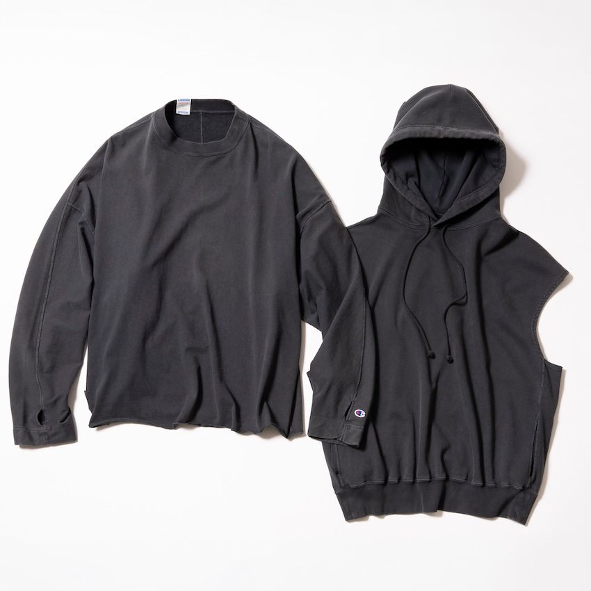 リバーシブル フーディー 2万9700円、リバーシブル ドルマンスウェットシャツ 2万7500円／ともにN.ハリウッド×チャンピオン
