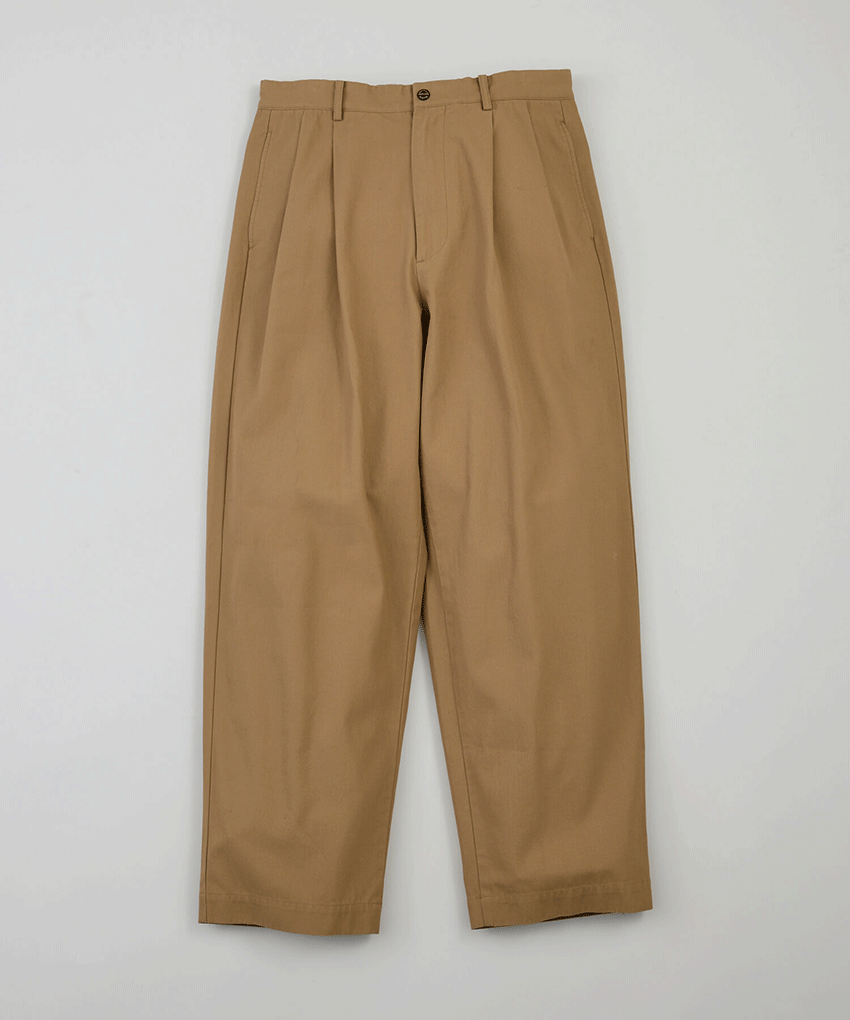 「2タック チノ トラウザーズ」3万9930円／フィルソン（デイトナ・インターナショナル　03-6846-8416）