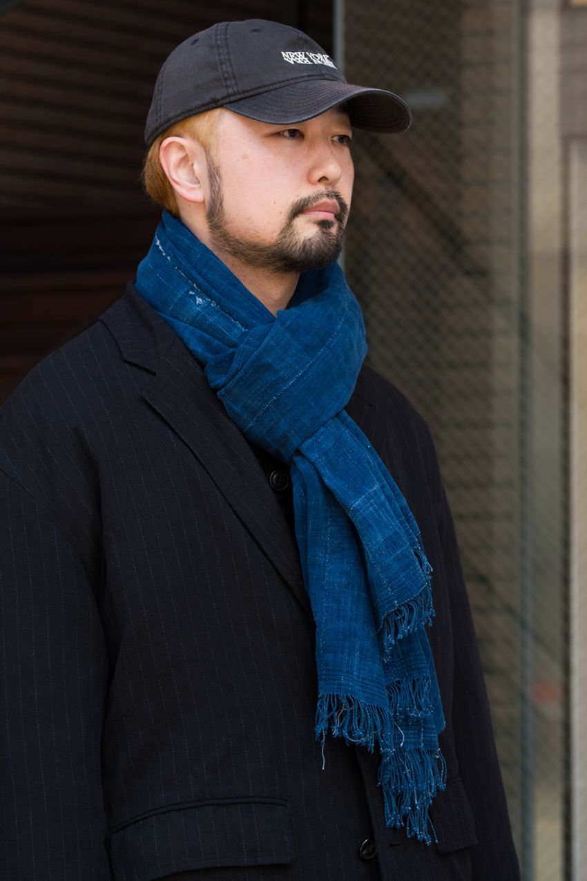 洒落者たちがまとった「青い服」。清潔感と知性をまとったコーデ好例をスナップで - 5枚目の画像