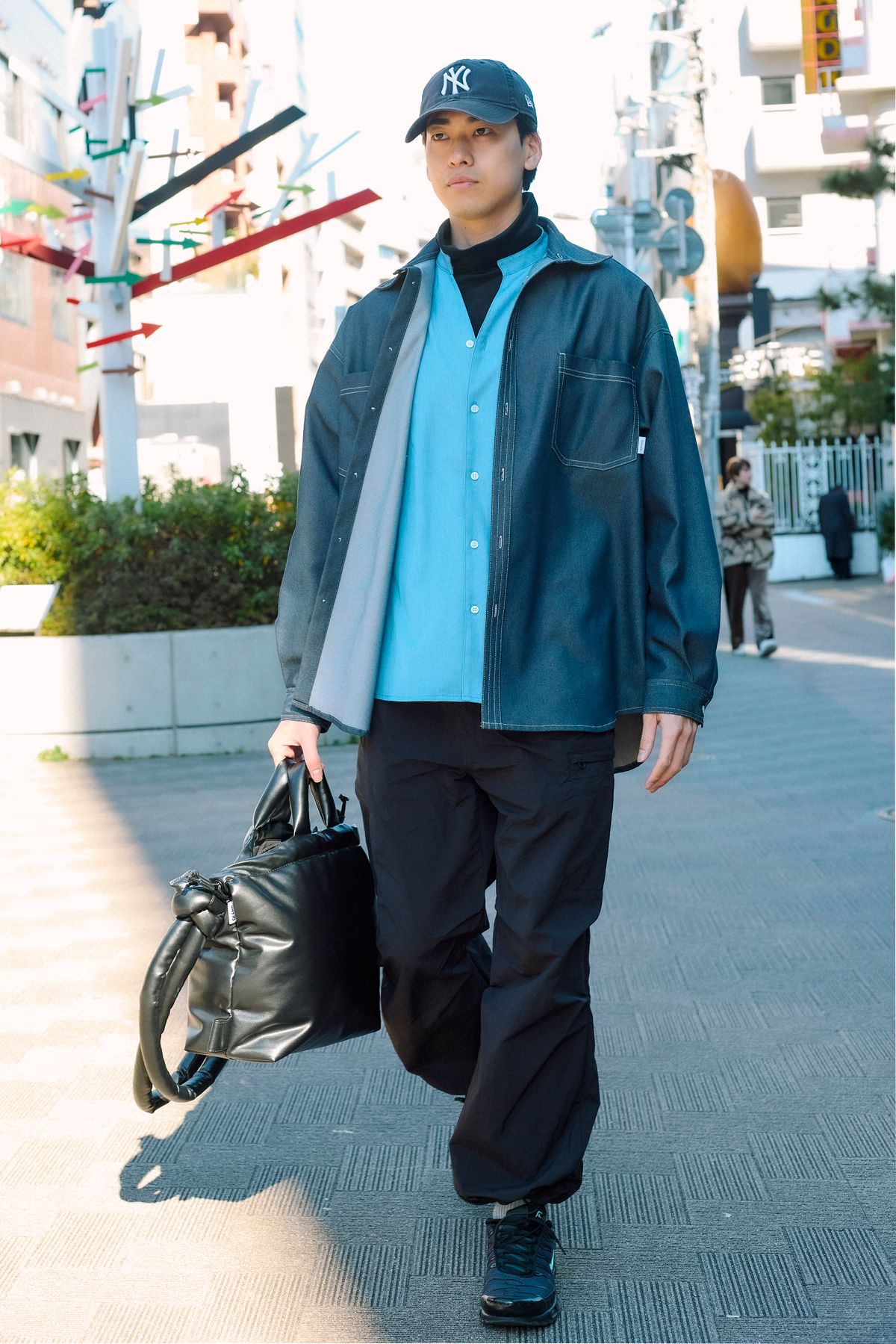 ジャケット、カットソー＝ともにシュアーヴル