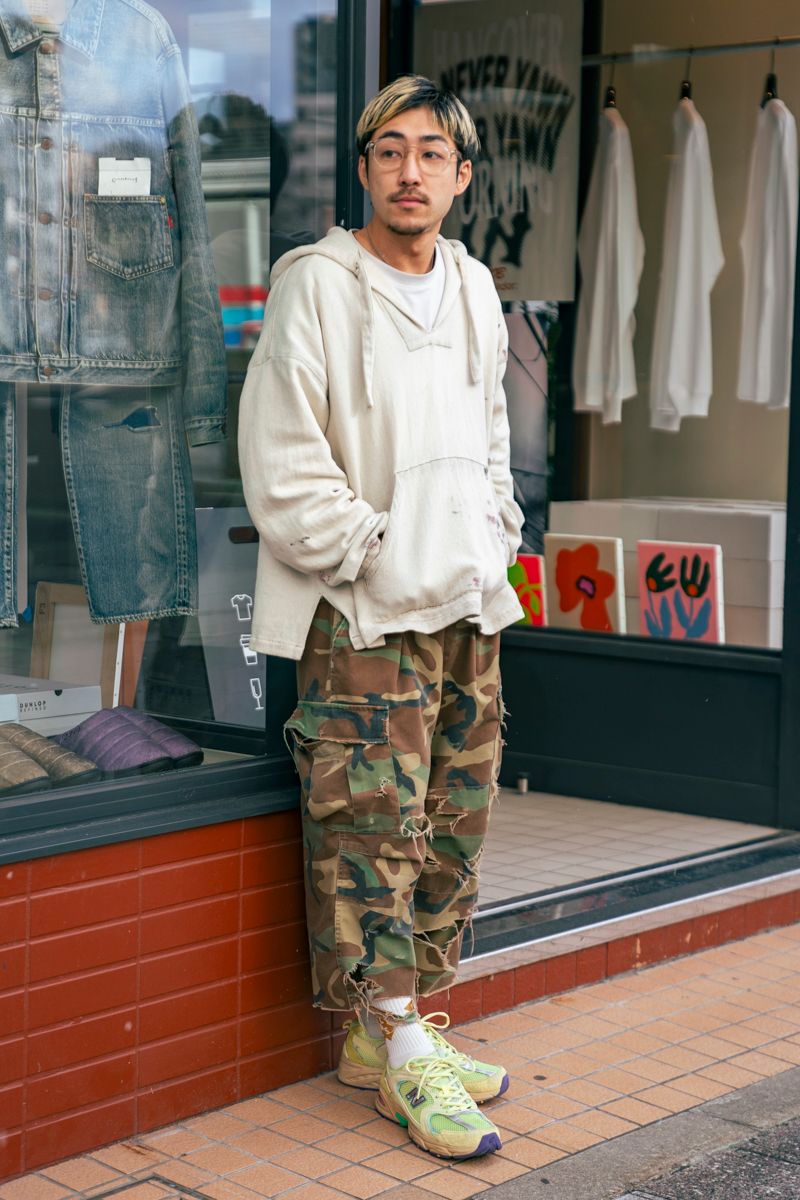 パーカ、パンツ＝ともにアナクロノーム