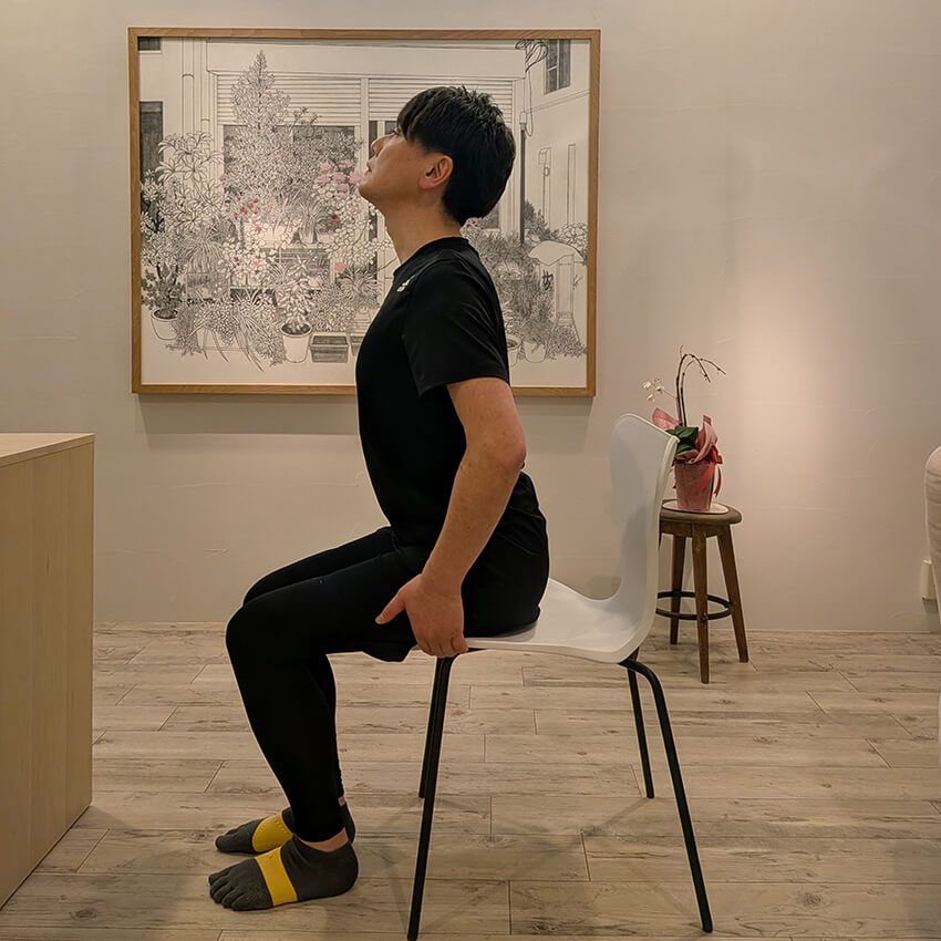 デスクワークの腰痛を1日2分で改善！“首の骨（頚椎7番）”を整える簡単セルフケア - 10枚目の画像