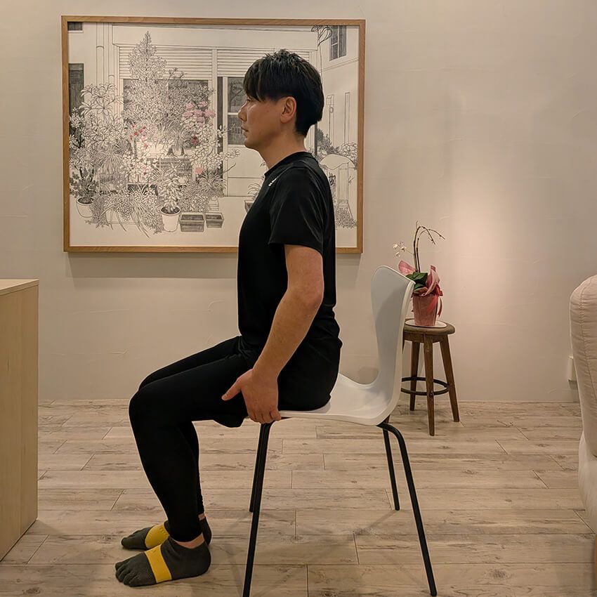 デスクワークの腰痛を1日2分で改善！“首の骨（頚椎7番）”を整える簡単セルフケア - 8枚目の画像