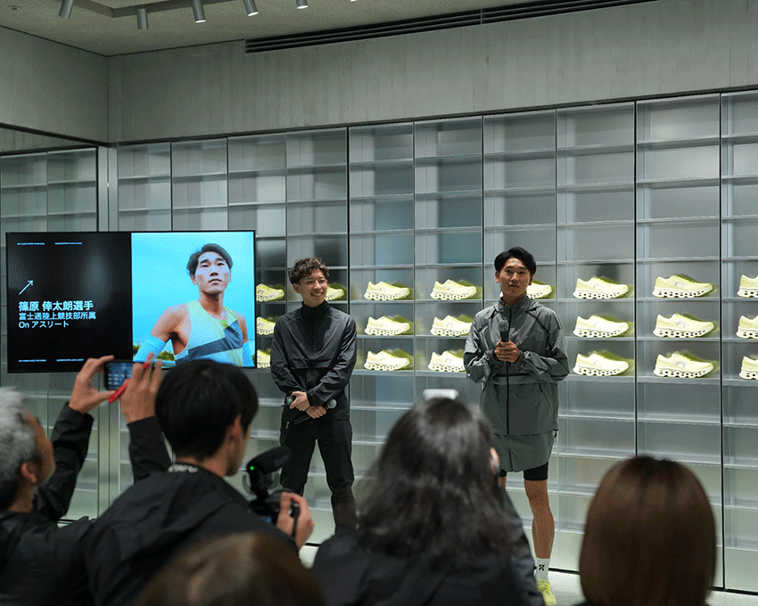 篠原 倖太朗選手（中央）。クラウドモンスター3は「クラウドモンスター1・2のいいとこ取り！」と絶賛。