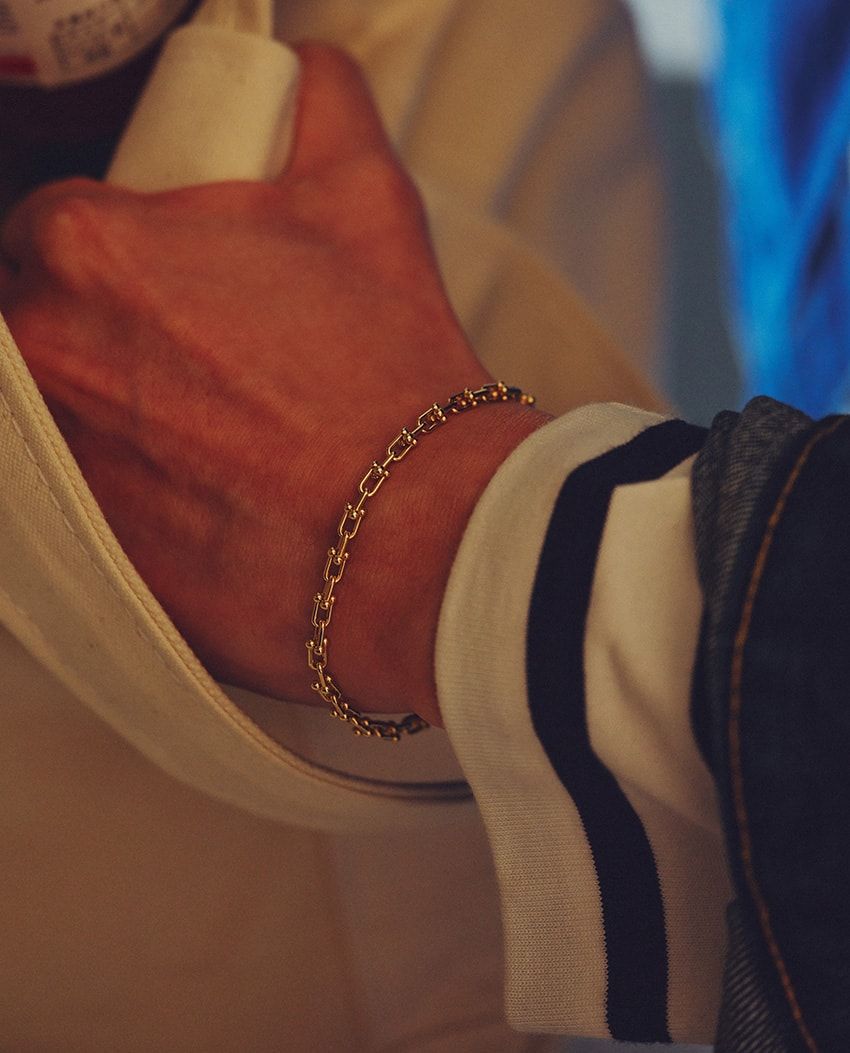 「カルティエ」も「ティファニー」も自然体で。女性目線で紐解く“好印象なアクセ使い”のヒント - 2枚目の画像