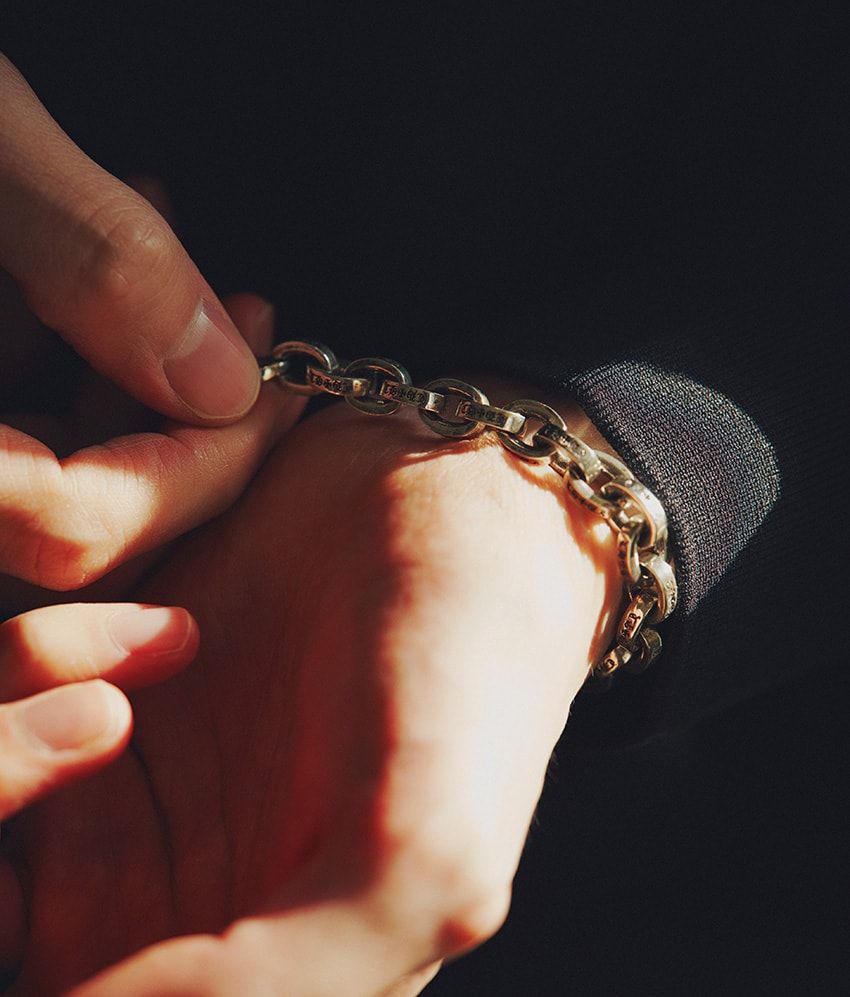 クロムハーツ、マルジェラetc.「着飾らないで、馴染ませて！」女性に教わる、ジュエリー選び - 4枚目の画像