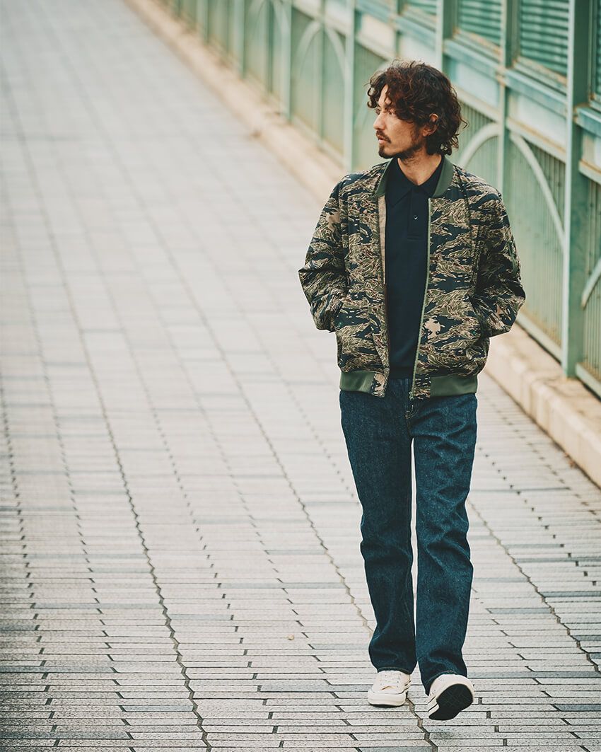 ブルゾン5万9400円、デニム4万9500円、ニットポロ3万9600円、スニーカー2万4200円／すべてヒステリックグラマー