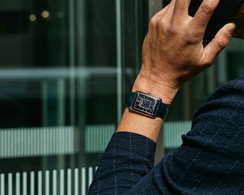 「クラシック カレ ムーンフェイズ  オートマチック」SSケース、ケースサイズ縦33.3mm×横30.4mm、自動巻き。33万円／フレデリック・コンスタント　0570-03-1988