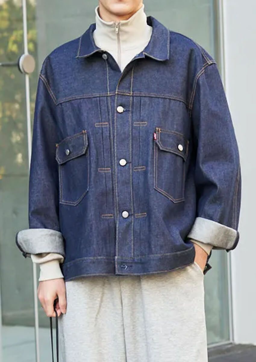 “ジーンズ以外”なら、何を合わせてる？「デニムトップス」のコーデ術を街角調査！ - 1枚目の画像