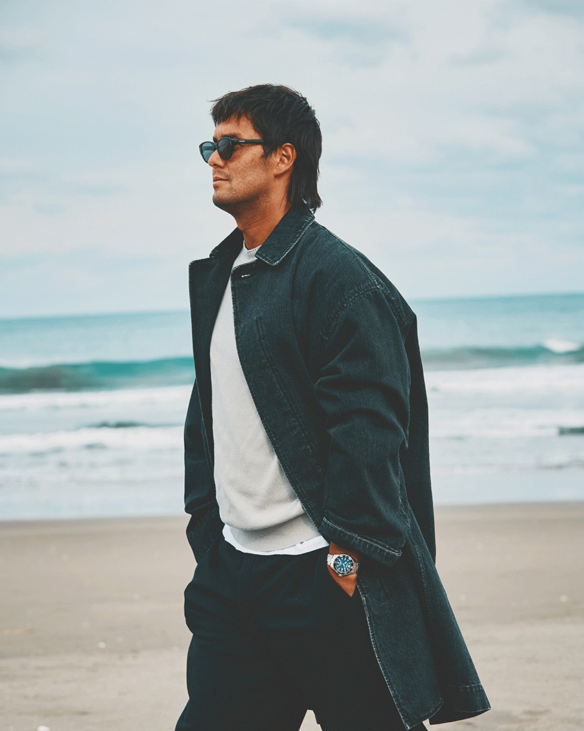 コート10万8900円、パンツ5万2800円／ともにシーヴ