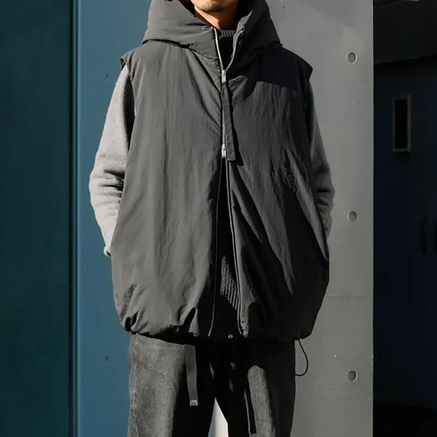 春になっても活躍する「ダウンベスト」。気温調整もレイヤードも極めた5名をパパラッチ！ - 1枚目の画像